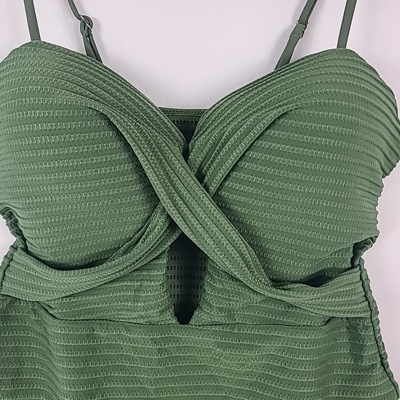 NWT Shein Women's One Piece Swimsuit Size Large Green Ribbed Twist Front - Picture 2 of 8